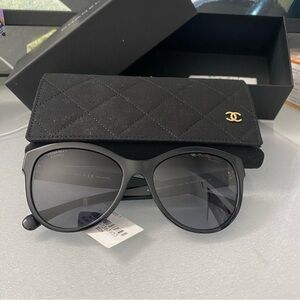 CHANEL Polarized Sunglasses (Bold Logo)